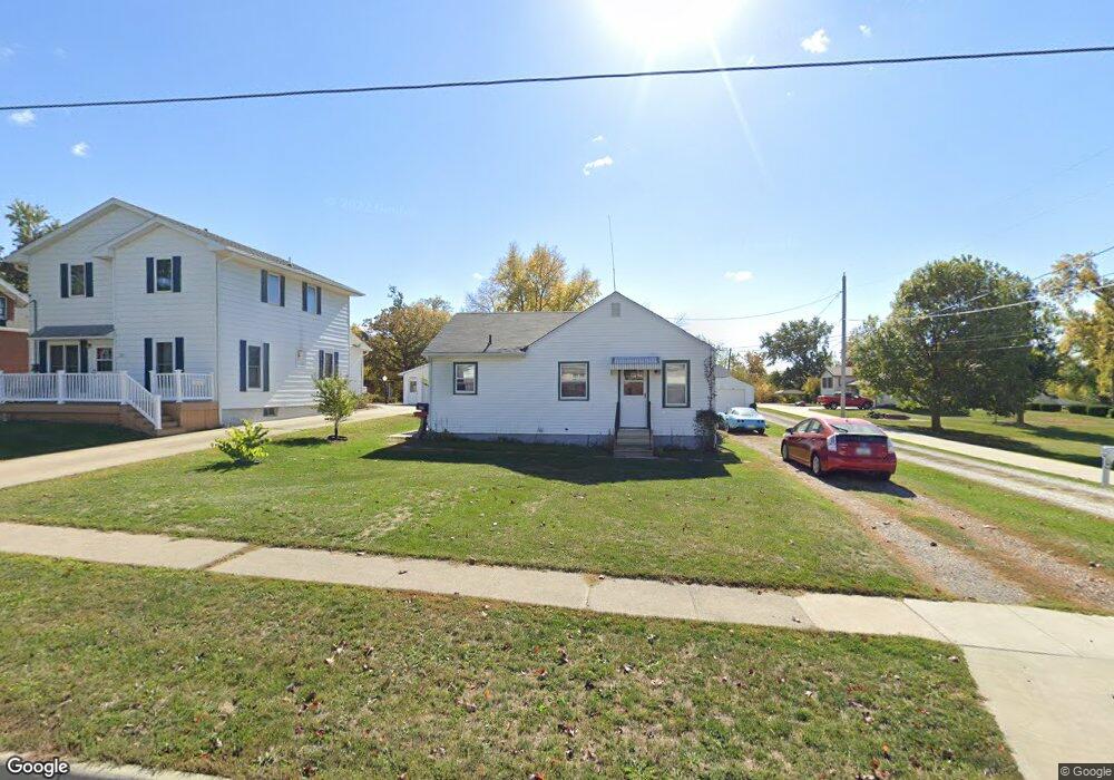 1257 N 4th Ave W, Newton, IA 50208 - photo 1