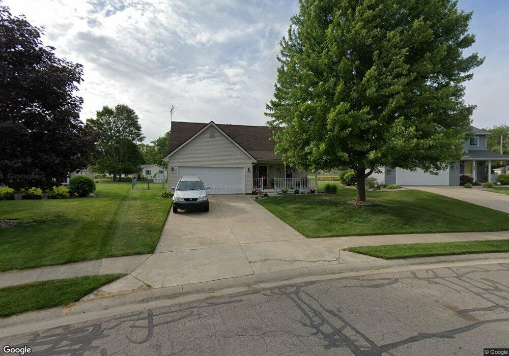 711 Mohawk Dr, Nappanee, IN 46550 - photo 1