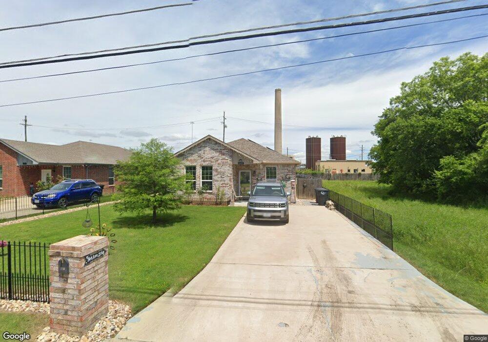 127 Peacock St, Cleburne, TX 76031 - photo 1