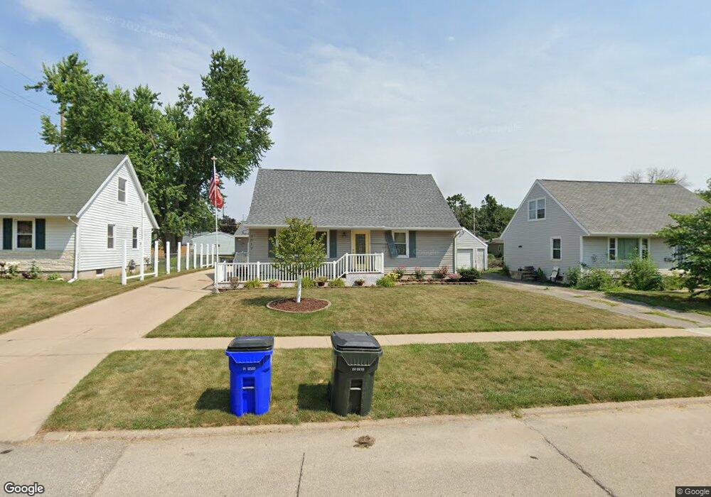 3312 H Ave NW, Cedar Rapids, IA 52405 - photo 1