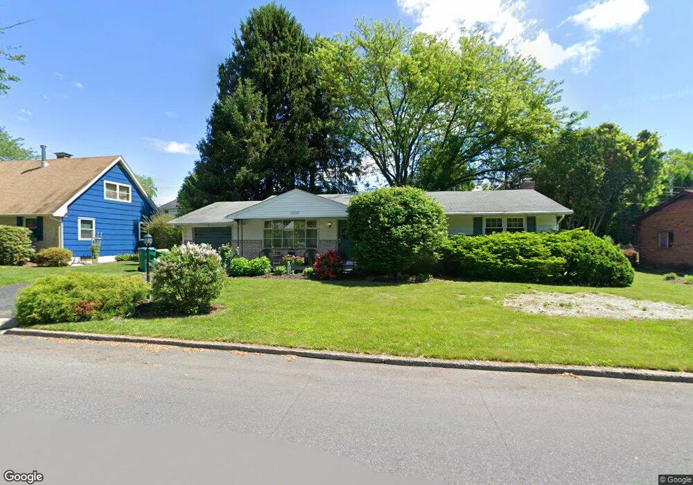 1257 Oak Dr, Macungie, PA 18062 - photo 1