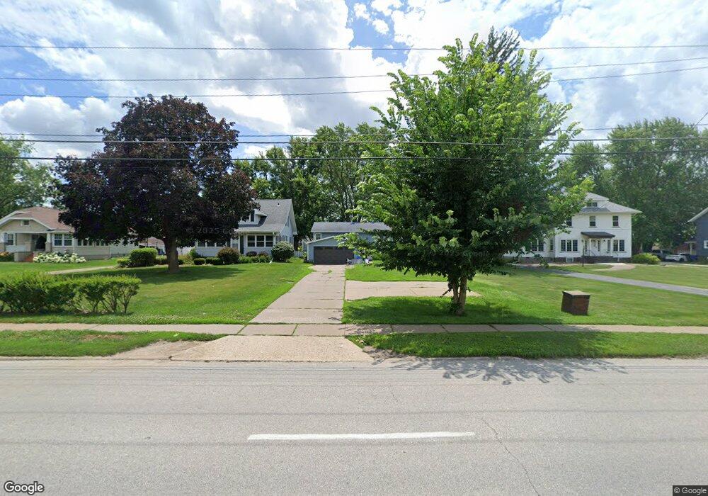 3303 W Locust St, Davenport, IA 52804 - photo 1