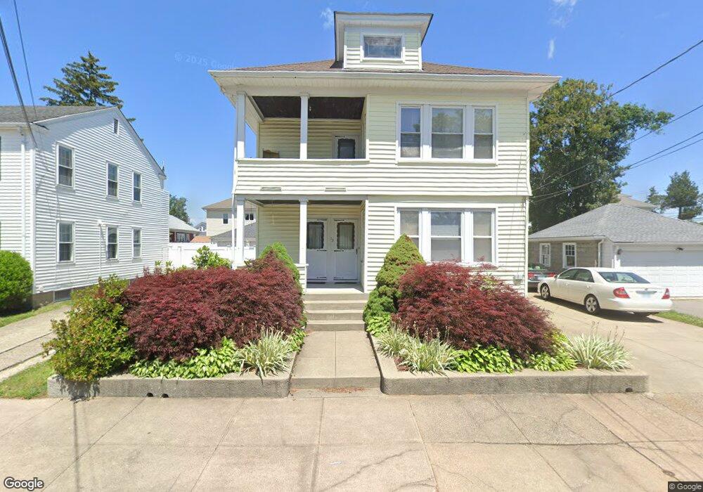 15 Grosvenor Ave, Pawtucket, RI 02860 - photo 1