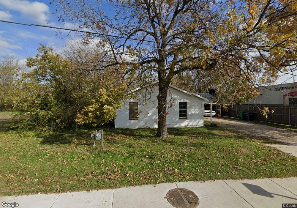 1909 Fort Worth Dr, Denton, TX 76205 - photo 1