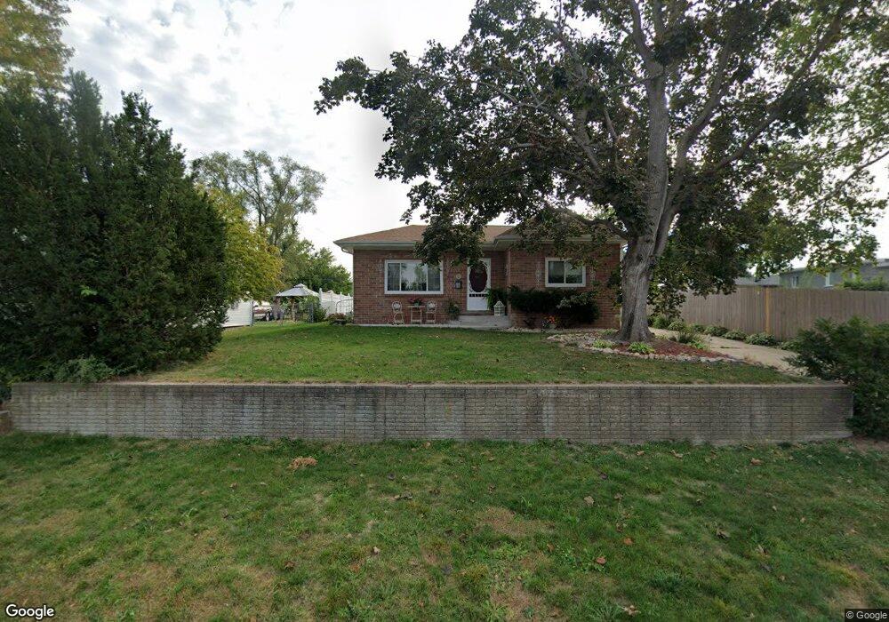 305 1st Ave, Hiawatha, IA 52233 - photo 1