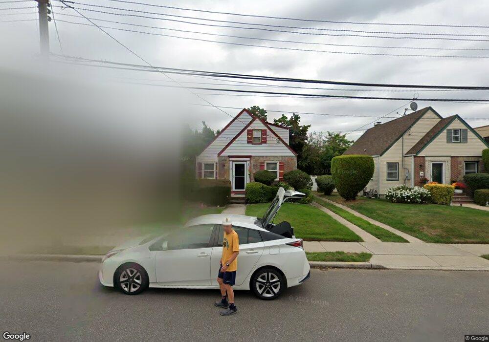 14 Tuxedo Ave, New Hyde Park, NY 11040 - photo 1