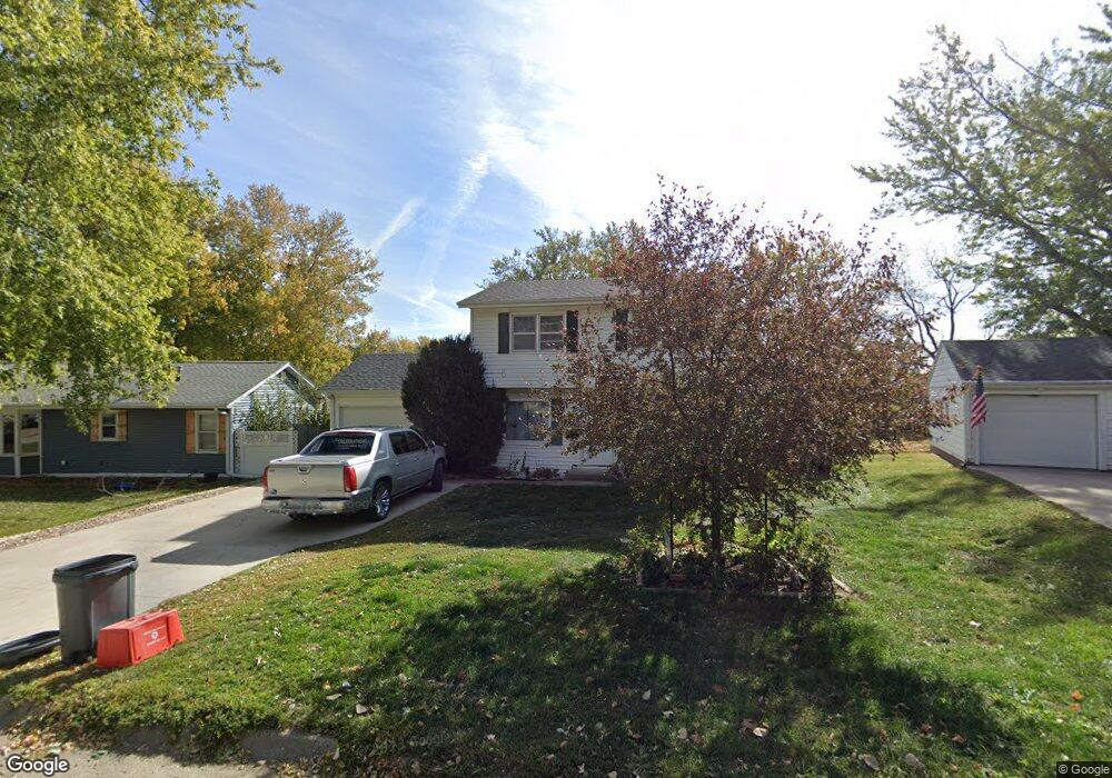 710 E 27th St S, Newton, IA 50208 - photo 1