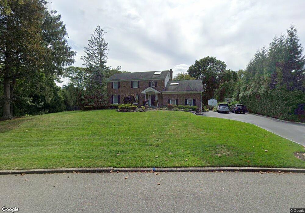 55 Rustic Gate Ln, Dix Hills, NY 11746 - photo 1