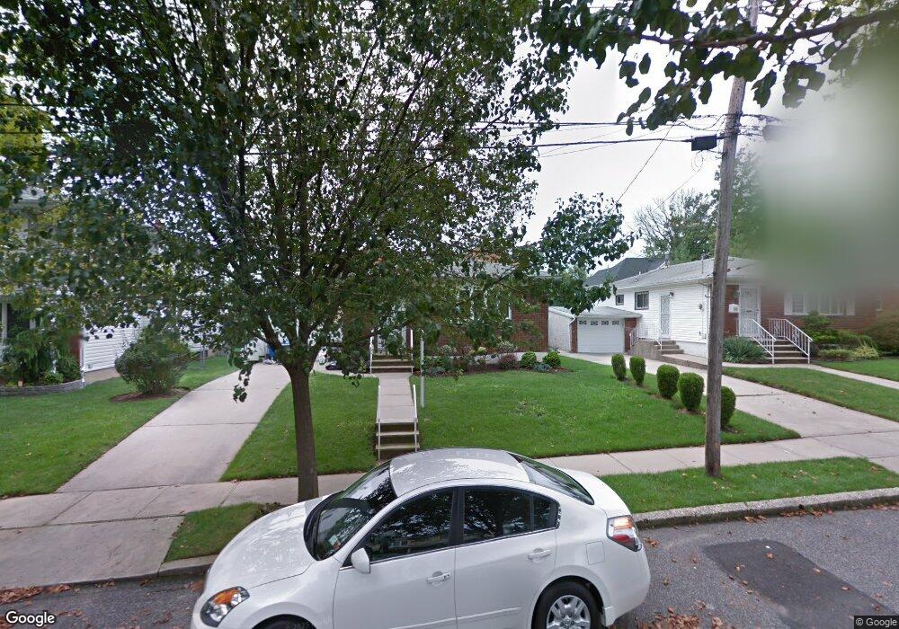 20 W Cedarview Ave, Staten Island, NY 10306 - photo 1