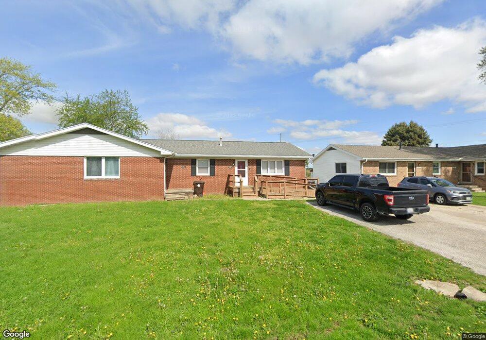 1813 N Kankakee St, Lincoln, IL 62656 - photo 1