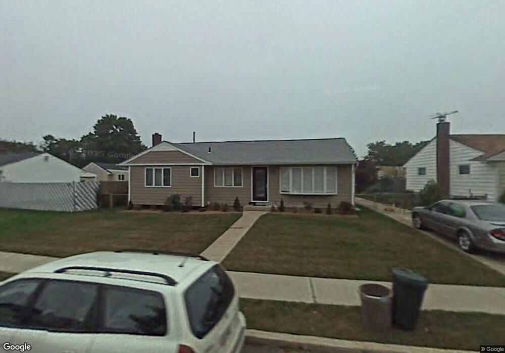 31 Normandy Dr, Bethpage, NY 11714 - photo 1