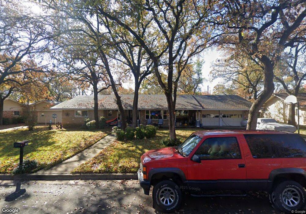 700 King Dr, Bedford, TX 76022 - photo 1