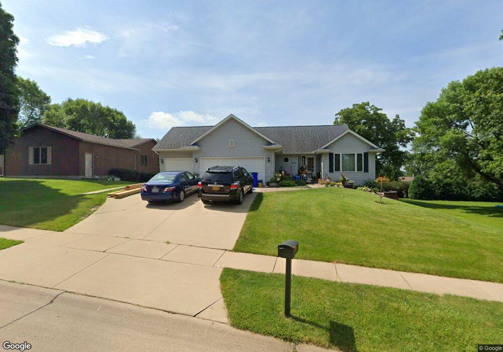 2935 Hillmer Dr SW, Cedar Rapids, IA 52404 - photo 1
