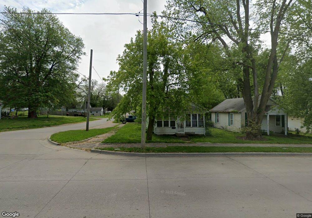 702 S Kickapoo St, Lincoln, IL 62656 - photo 1