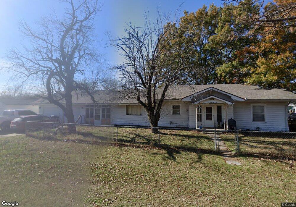 111 E Dixie St, Henryetta, OK 74437 - photo 1