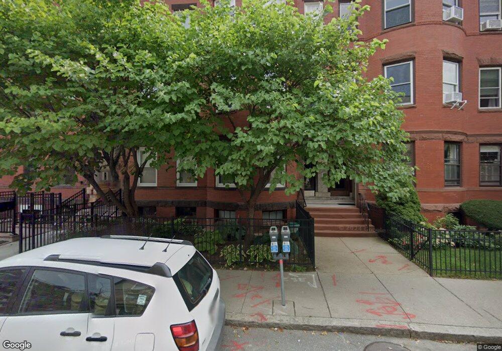 63 Pleasant St unit 3,1, Brookline, MA 02446 - photo 1