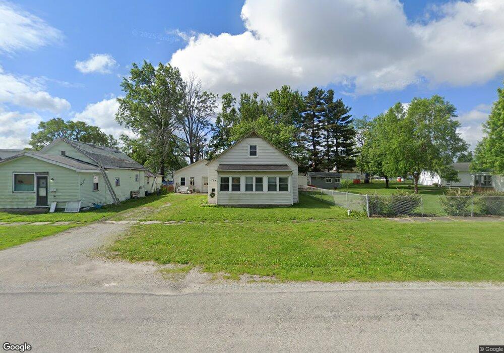 709 Richmond Ave, Mattoon, IL 61938 - photo 1