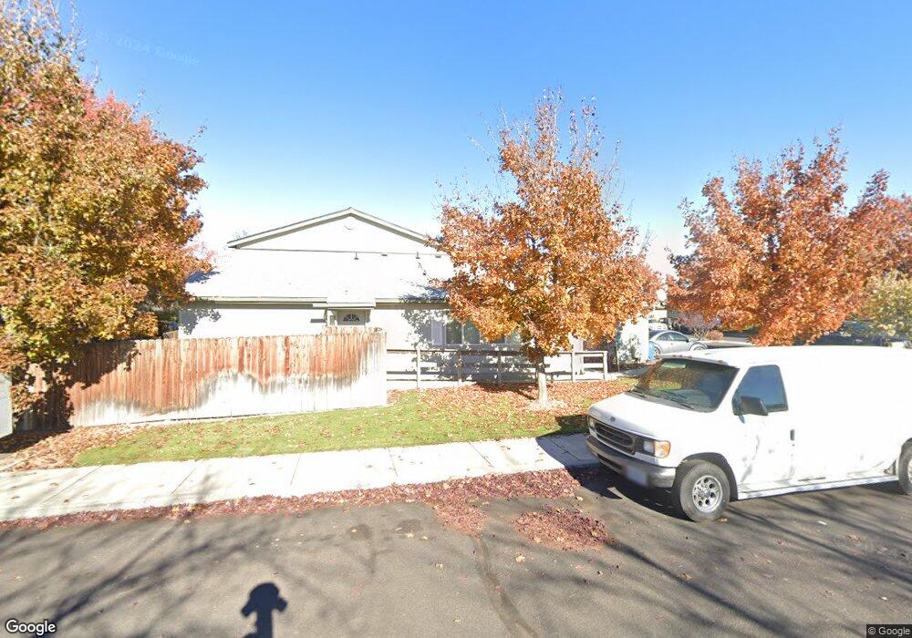 555 NE Negus Loop, Redmond, OR 97756 - photo 1