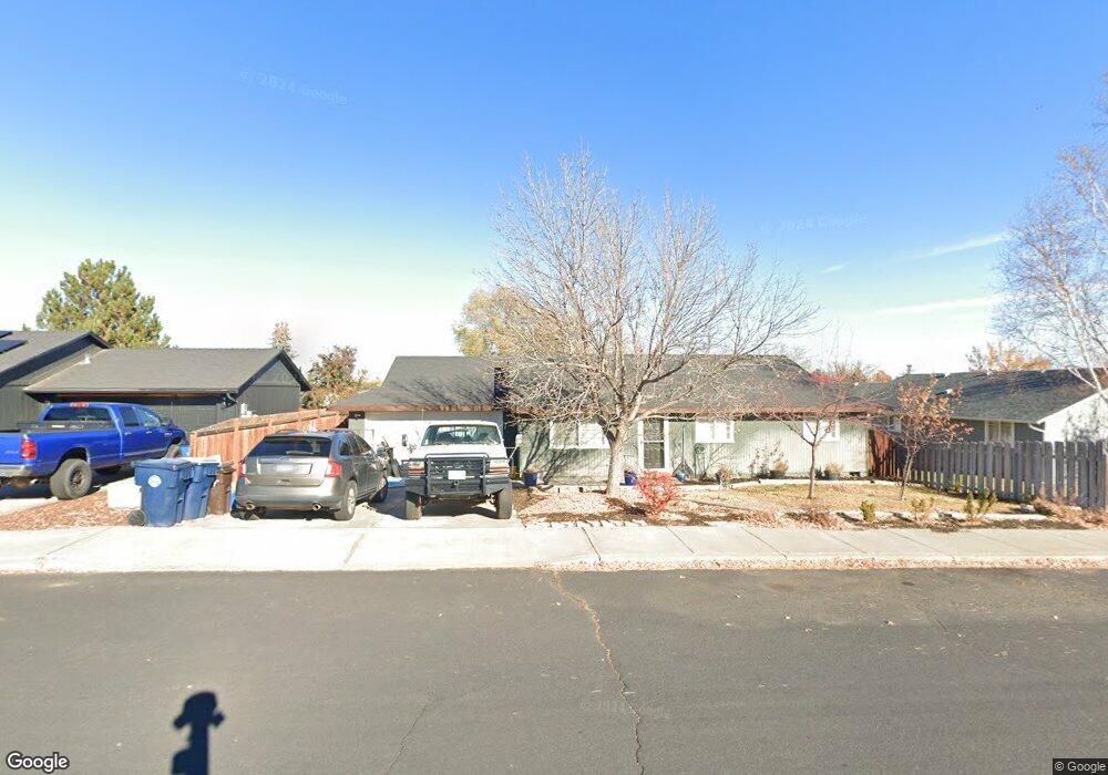 3127 SW Reindeer Ave, Redmond, OR 97756 - photo 1