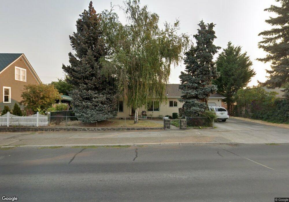 909 W 10th St, the Dalles, OR 97058 - photo 1