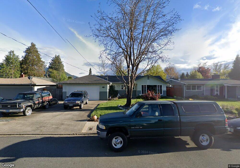 339 NE C St, Grants Pass, OR 97526 - photo 1