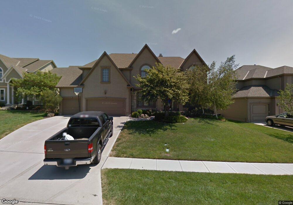 5629 Roundtree St, Shawnee, KS 66226 - photo 1