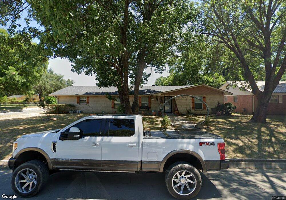 1718 Harris St, Gainesville, TX 76240 - photo 1