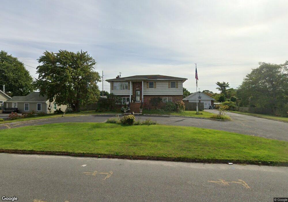 40 Moffitt Blvd, Islip, NY 11751 - photo 1