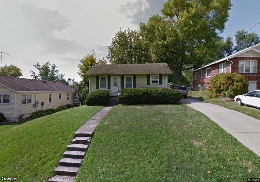 221 W 12th St S, Newton, IA 50208 - photo 1