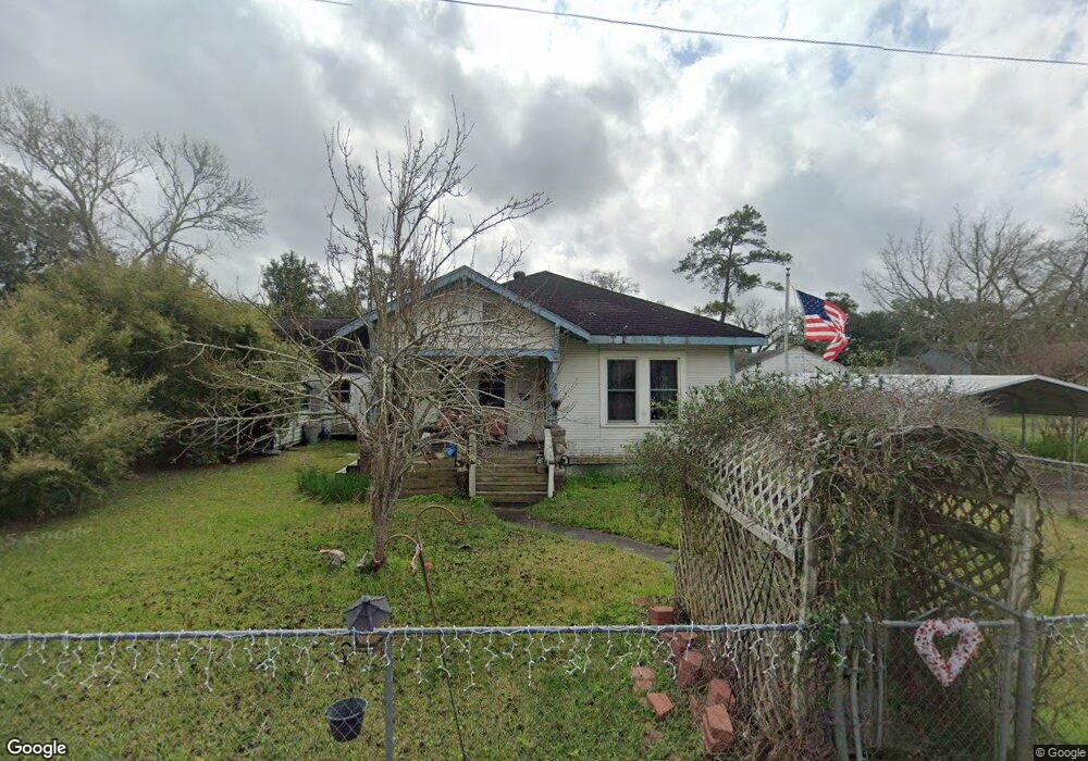 106 E Bell St, Alvin, TX 77511 - photo 1