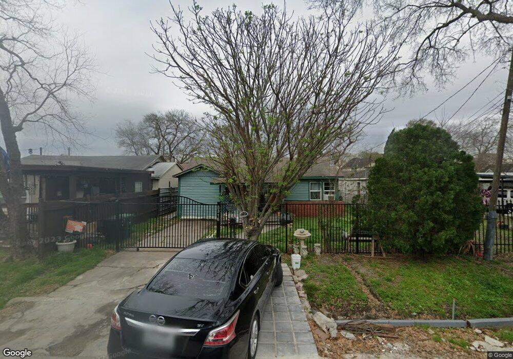 8316 Roswell St, Houston, TX 77022 - photo 1