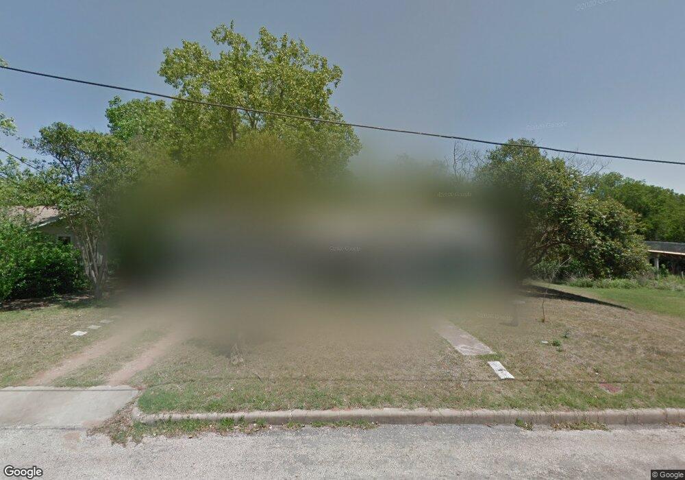 302 W Ufer St, Fredericksburg, TX 78624 - photo 1