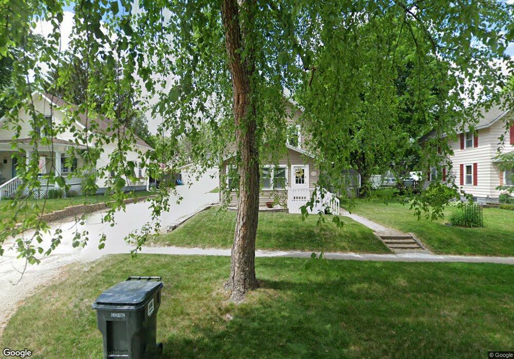 819 W 3rd St, Cedar Falls, IA 50613 - photo 1