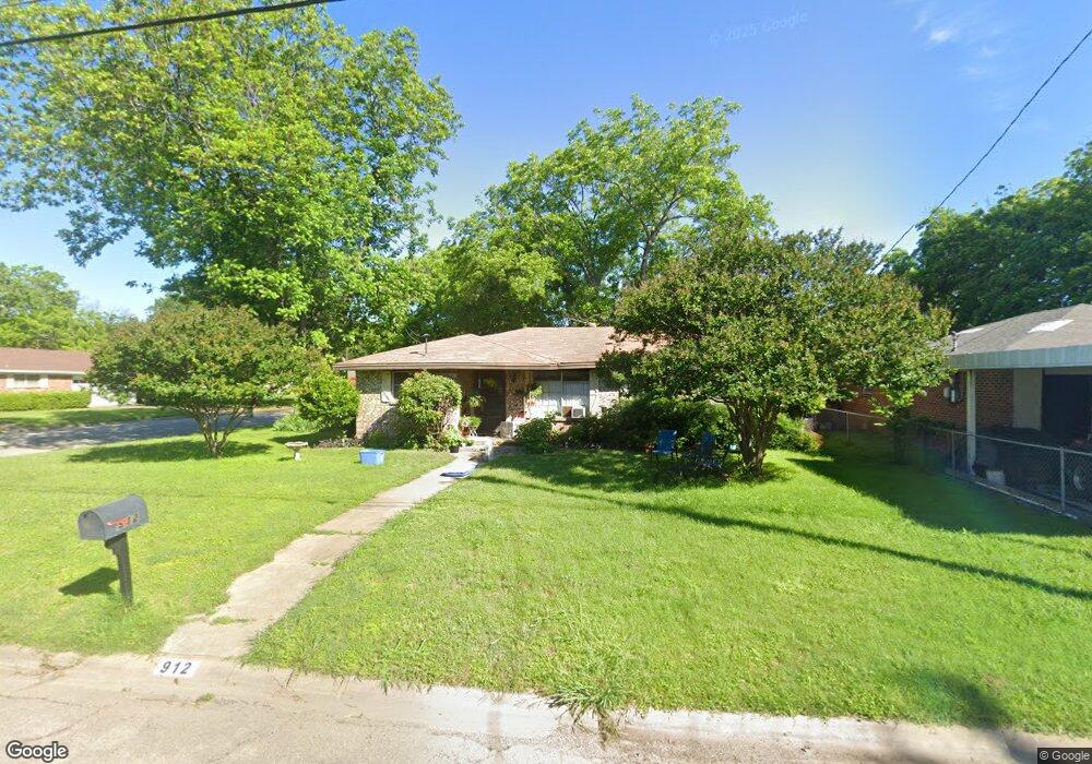 912 W Lone Star Ave, Cleburne, TX 76033 - photo 1