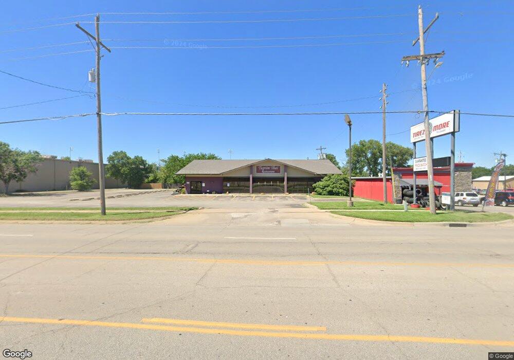 220 SW 29th St, Topeka, KS 66611 - photo 1