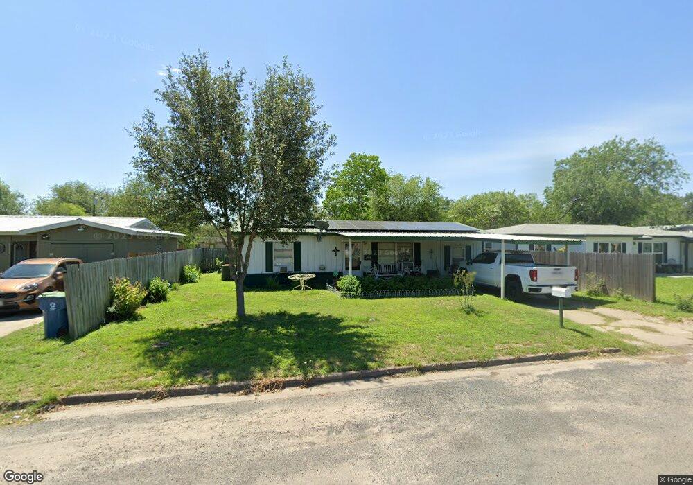 1522 E Bowie St, Beeville, TX 78102 - photo 1