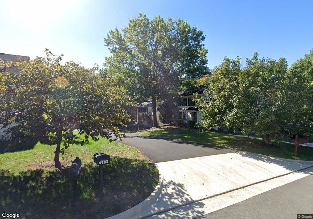 13476 Stream Valley Dr, Chantilly, VA 20151 - photo 1