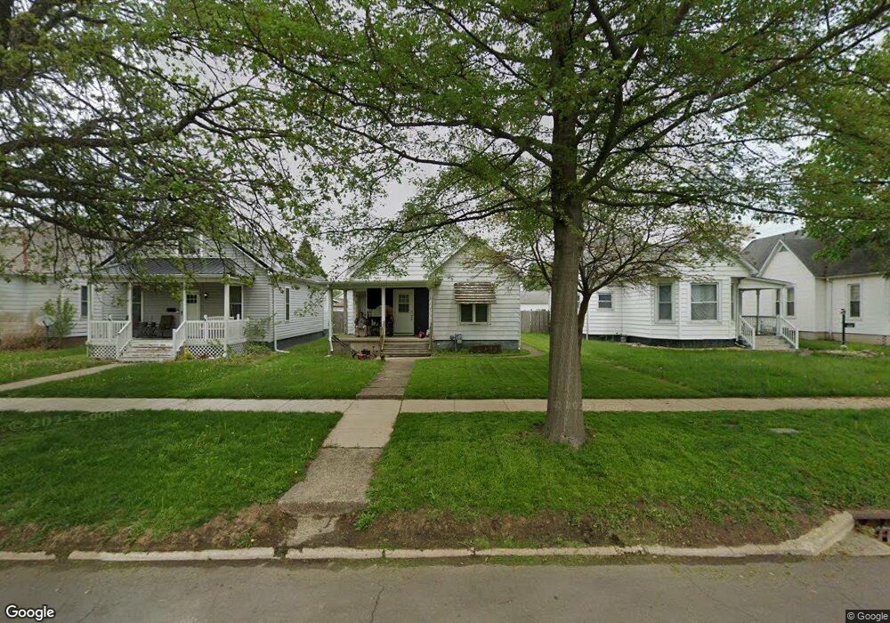 608 Wyatt Ave, Lincoln, IL 62656 - photo 1