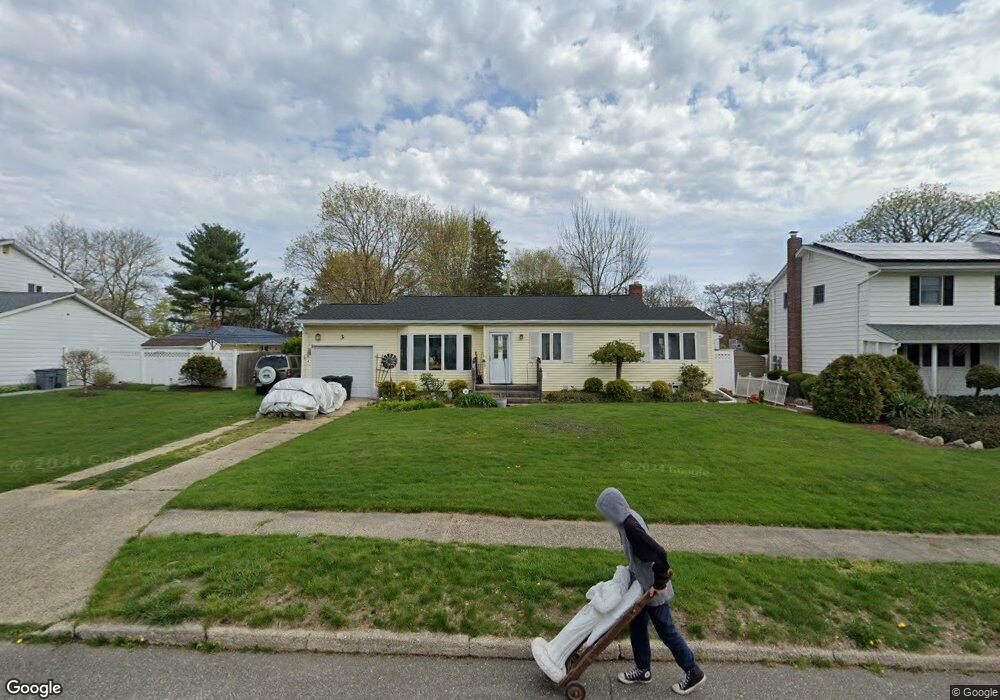 3 Reydon Way, ComMacK, NY 11725 - photo 1