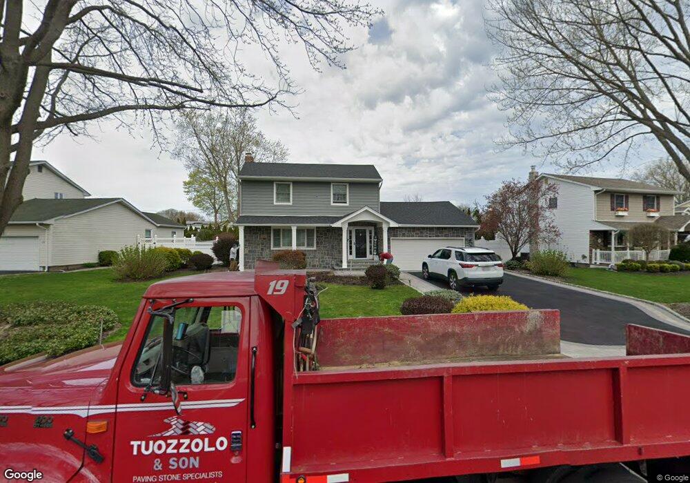 9 Arden Ln, ComMacK, NY 11725 - photo 1