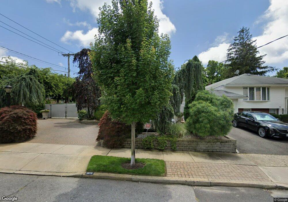 1670 Michalicki Place, Merrick, NY 11566 - photo 1