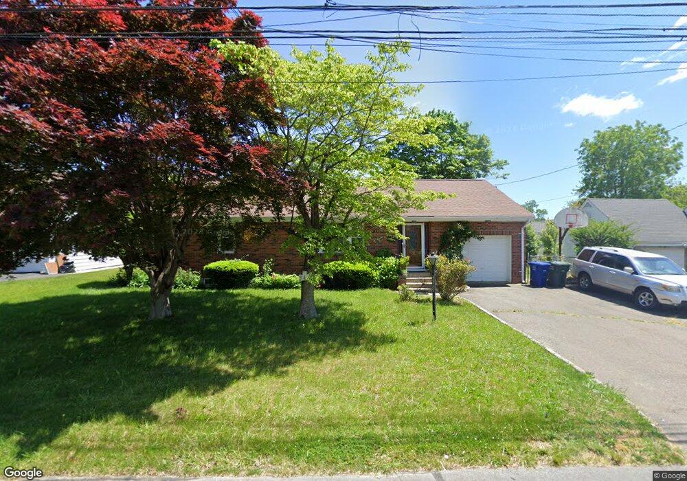 348 Northfield Dr, Bridgeport, CT 06606 - photo 1