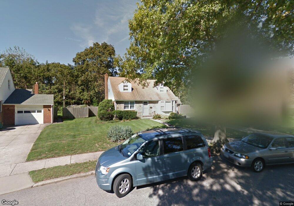 98 Woodoak Dr, Westbury, NY 11590 - photo 1