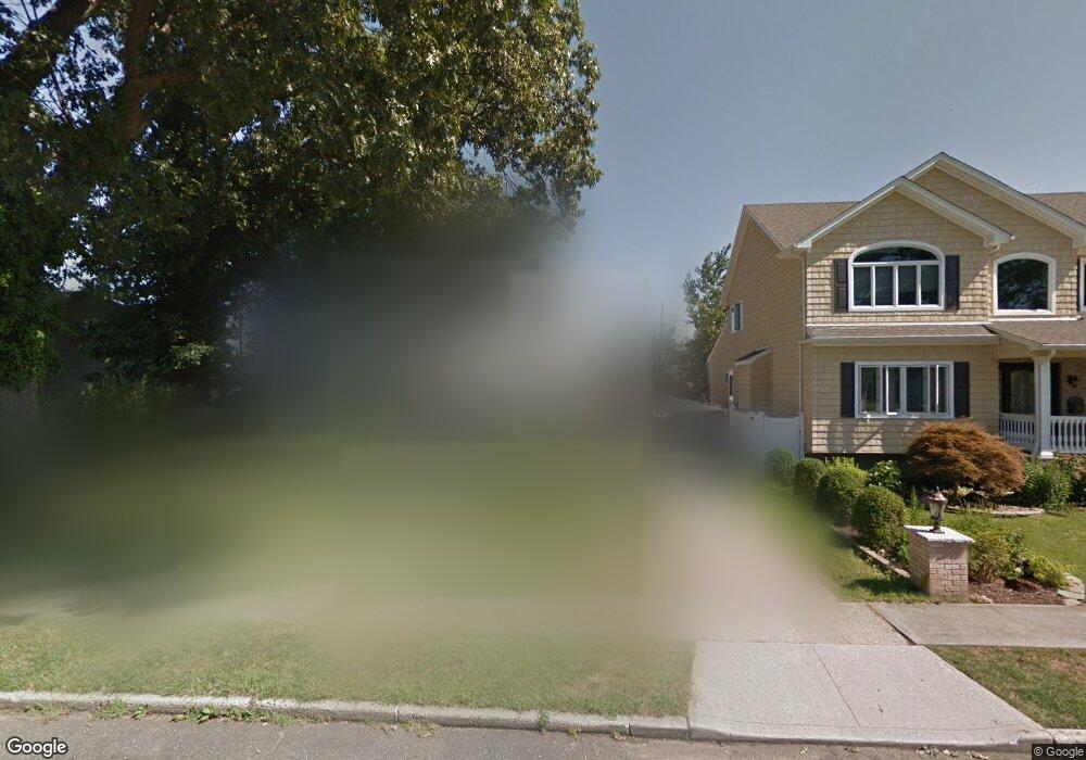 1022 Park Ln N, Franklin Square, NY 11010 - photo 1