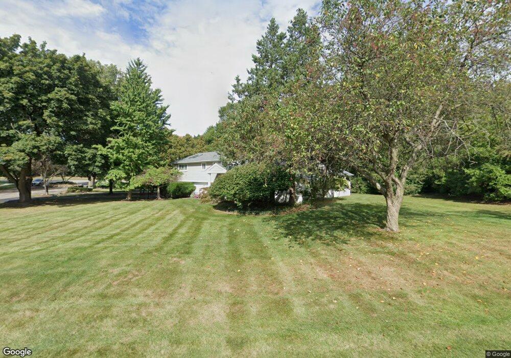 5523 Crabtree Rd, Bloomfield Hills, MI 48301 - photo 1