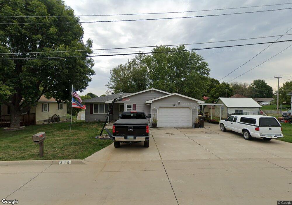 319 S Dewey St, Osceola, IA 50213 - photo 1