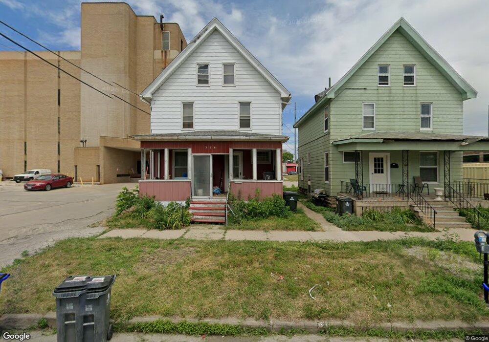 318 6th St SE, Cedar Rapids, IA 52401 - photo 1