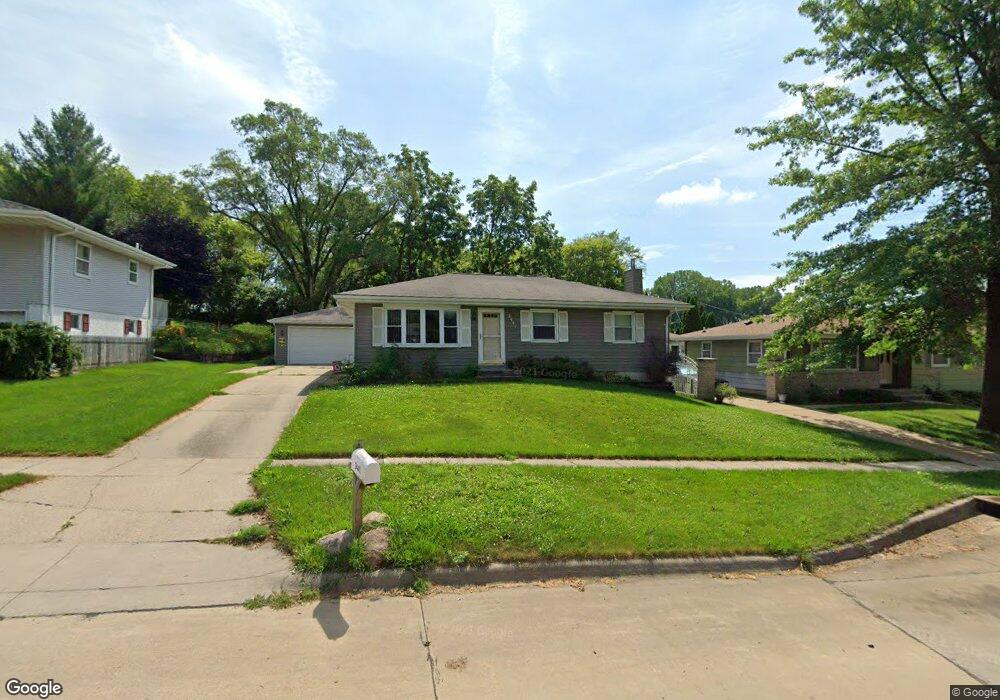 2441 Lori Dr SW, Cedar Rapids, IA 52404 - photo 1