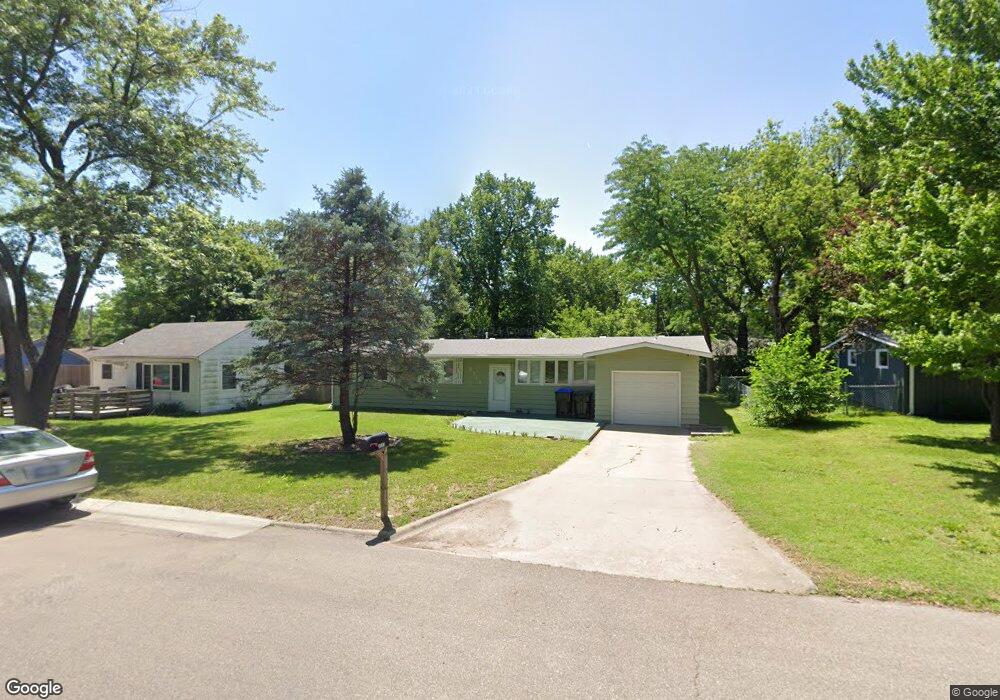 2313 SW Madeline Ln, Topeka, KS 66614 - photo 1