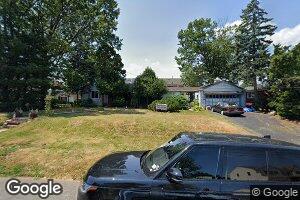60 Grant St, Sewaren, NJ 07077